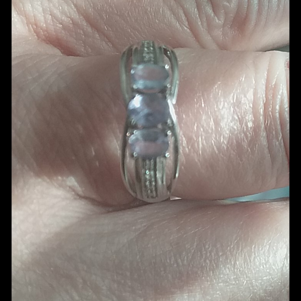 10k white gold and tanzinite ring